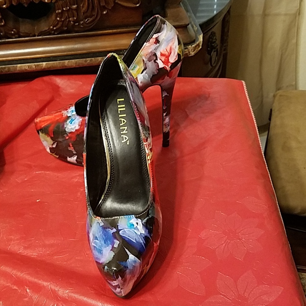Shoes - Picture 2 of 3